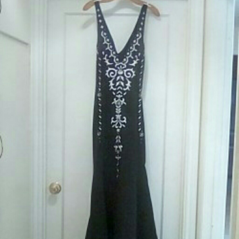 Black Morgan & Co. Prom perfect! Special Occasion/formal polysatin gown. - Picture 5 of 7